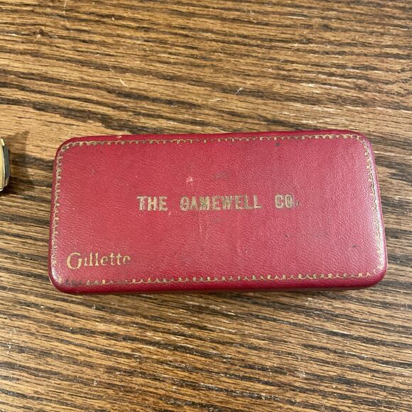 Vintage Gillette Razor Gold Tone Red Case Green Felt USA Made - Picture 4 of 10